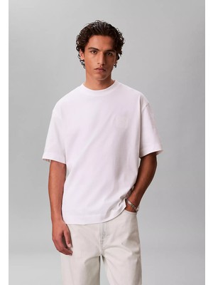 Calvin Klein Erkek Regular Fit Pamuklu Göğüste Ck Logolu Bisiklet Yaka Kısa Kollu Beyaz T-Shirt LV04LD224G-YAF