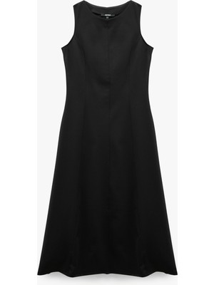 Koton Dikiş Detaylı Slim Fit Bisiklet Yaka Kolsuz Midi Elbise