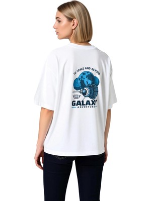 PayBuy Kadın Oversize Tişört Retro Uzay Teması Baskılı Rahat Kesim Günlük Giyim Koleksiyonu Modern Şık