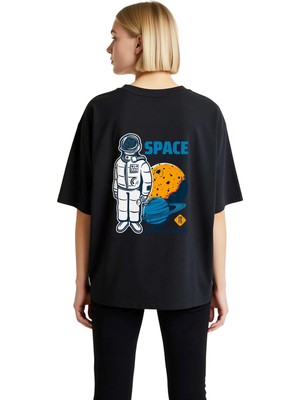 PayBuy Kadın Oversize Grafik Baskılı Tişört Uzay Teması Retro Astronot Galaksi Keşfi Desenli Rahat Kesim