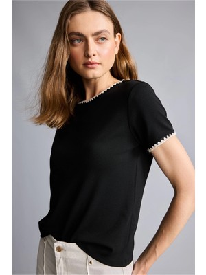 DeFacto Slim Fit Crochet Yaka Ribana Kısa Kollu Tişört I6811AX26SP