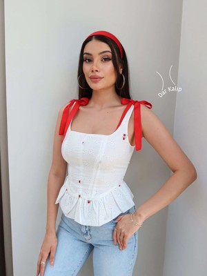 Esra Helvacı Nakış Işlemeli Bluz