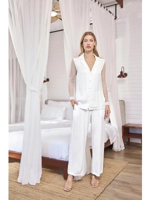 Dantelli ve Tüllü Uzun Kollu Önü Düğmeli Saten Pijama Takımı