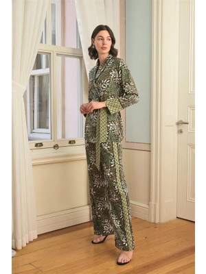Çiçek Yaprak ve Etnik Desenli Pijama Takımı