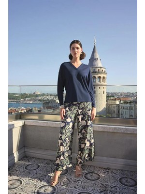 Yaprak Desenli Uzun Kollu V Yaka Pijama Takımı