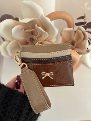 Laletto Bags Kadın Fiyonk Detaylı Anahtarlıklı Parlak Suni Deri Kartlık