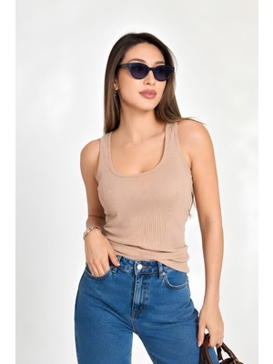 Moviment Kadın Açık Kahverengi Fitted Havuz Yaka Atlet | Kalın Askılı Fitilli Kaşkorse Örme Kumaş | %98 Pamuk %2 Elastan Esnek Vücuda Oturan Basic Atlet | Günl