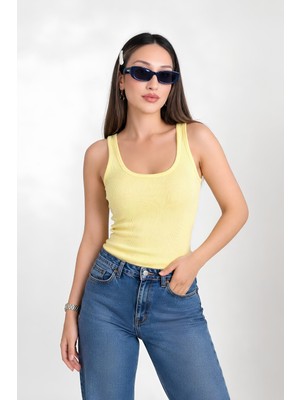 Moviment Kadın Fitted Havuz Yaka Atlet | Kalın Askılı Fitilli Kaşkorse Örme Kumaş | %98 Pamuk %2 Elastan Esnek Vücuda Oturan Basic Atlet | Günlük Casual Rahat