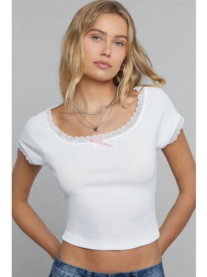 Hace Bazaar Marsilyan- Kadın Beyaz Göğsü ve Kolları Dantelli Fiyonklu Kısa Kol Crop Top Bluz