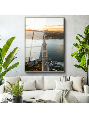 Tablofest Altın Renk Metal Çerçeveli Tamperli Cam Tablo İstanbul Boğaz Köprüsü ve Trafik Akışı Şehir Mimari Tablo Duvar Dekoru