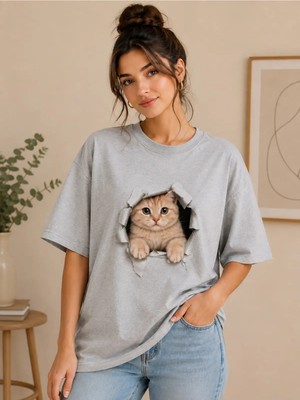 Enb1r Moda Sevimli Kedi Baskılı 3D Yırtık Efekt Yarım Oversize Bisiklet Yaka Unisex Tişört – Cute Cat Grafik Baskılı Günlük Tişört