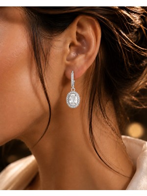 Lia Charm Gümüş Renk Oval Taşlı Sallantılı Küpe - Işıltılı ve Şık