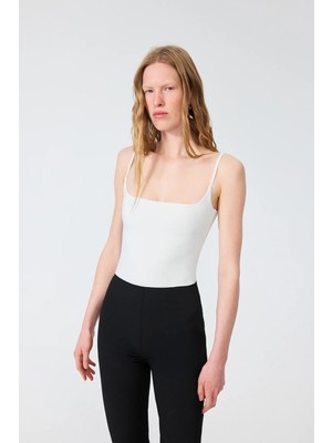 Vatkalı Kare yaka bodysuit