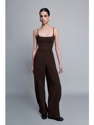 Vatkalı Aksesuar düğmeli relaxed fit pantolon