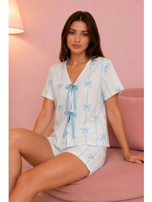 Bella Notte Ekru Zeminli Mavi Fiyonk Desenli Önden Bağlamalı Şortlu Pijama Takımı