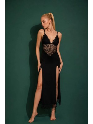 Bella Notte Siyah Dantel Detaylı Yırtmaçlı Askılı Maksi Boy Gecelik