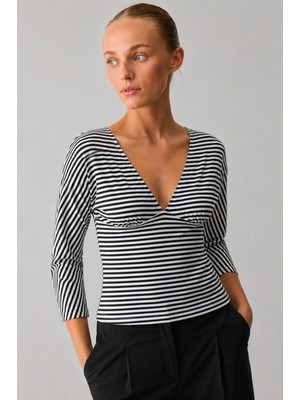 Madmext Siyah Çizgili V Yaka Slim Fit Kadın Bluz MG2887