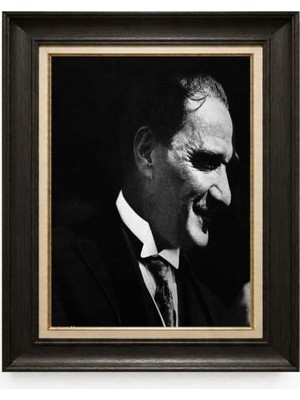Giyense Tablore Siyah Varaklı Paspartulu Çerçeveli Atatürk Tablo A124
