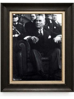 Giyense Tablore Siyah Varaklı Paspartulu Çerçeveli Atatürk Tablo A142