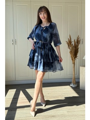 Dilay Gökoğlu Butik Kat Kat Şifon Fırfırlı Kemerli Kısa Mavi Elbise
