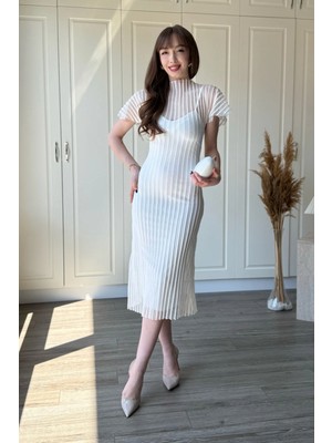 Dilay Gökoğlu Butik Astarlı Çizgi Detaylı Midi Beyaz Elbise