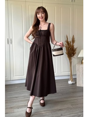 Dilay Gökoğlu Butik Askılı Kloş Midi Kahverengi Elbise