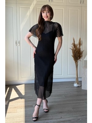 Dilay Gökoğlu Butik Astarlı Çizgi Detaylı Midi Siyah Elbise
