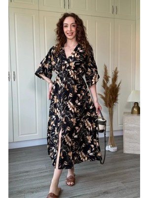 Dilay Gökoğlu Butik V Yaka Çiçekli Yırtmaçlı Midi Siyah Desenli Elbise