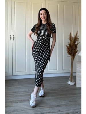 Dilay Gökoğlu Butik Puantiyeli Modal Kumaş Bel Bağlamalı Midi Siyah Elbise