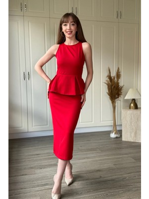 Dilay Gökoğlu Butik Beli Volan Detaylı Midi Kırmızı Elbise