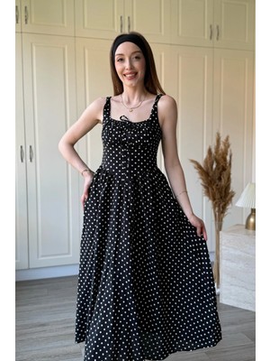 Dilay Gökoğlu Butik Puantiyeli Askılı Kloş Midi Siyah Elbise
