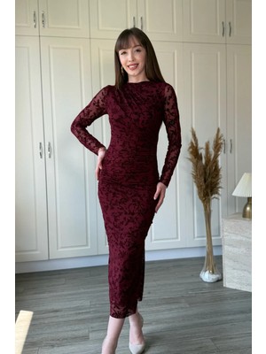 Dilay Gökoğlu Butik Çiçek Işlemeli Drapeli Yırtmaçlı Zarif Midi Bordo Elbise