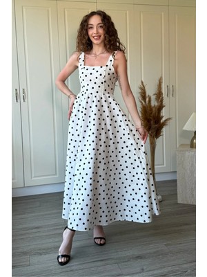 Dilay Gökoğlu Butik Arkası Fular Detaylı Kare Yaka Poplin Kumaş Midi Kloş Beyaz Puantiyeli Elbise