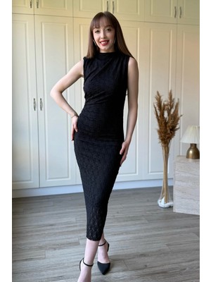 Dilay Gökoğlu Butik Dantelli Dik Yaka Vatkalı Midi Siyah Elbise
