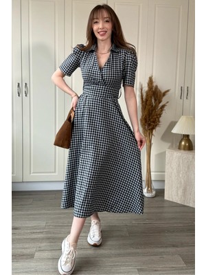 Dilay Gökoğlu Butik Gömlek Yaka Vatkalı Lacivert Bej Ekose Desen Kemerli Midi Elbise