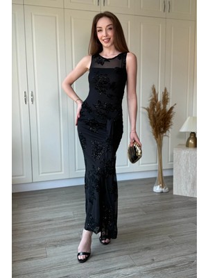 Dilay Gökoğlu Butik Simli Çiçek Işlemeli Transparan Detaylı Önü Kuşaklı Maxi Tül Elbise