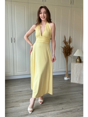 Dilay Gökoğlu Butik Boyundan Bağlamalı Göğüs Dekolteli Yırtmaçlı Midi Sarı Elbise