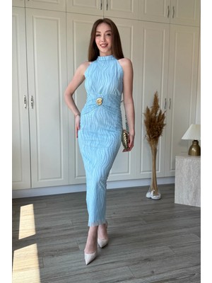 Dilay Gökoğlu Butik Beli Aksesuar Detaylı Halter Yaka Simli Midi Turkuaz Elbise