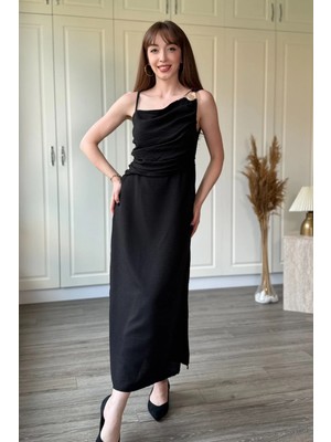 Dilay Gökoğlu Butik Keten Omzu Aksesuar Detaylı Yırtmaçlı Midi Siyah Elbise