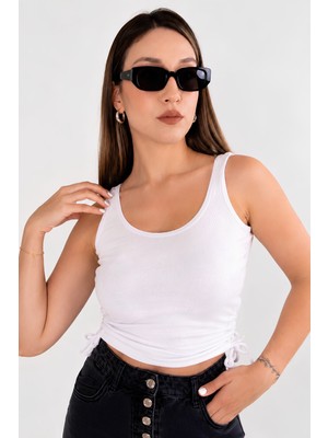 Moviment Beyaz Büzgü Drape Detaylı Crop Atlet | Havuz Yaka Fitted Kalıp | Asimetrik Kesim Fitilli Kaşkorse Esnek Örme Kumaş | %96 Pamuk %4 Elastan
