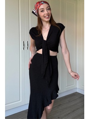 Dilay Gökoğlu Butik Fırfır Detaylı Siyah Gofre Kumaş Etek Takım