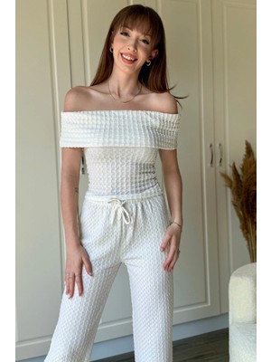 Dilay Gökoğlu Butik Beyaz Omuzları Açık Gofre Takım