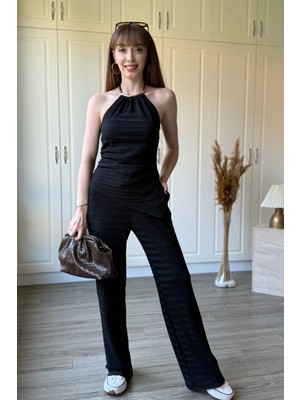 Dilay Gökoğlu Butik Boyundan Bağlamalı Gold Aksesuarlı Asimetrik Siyah Pantolon Takım