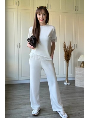 Dilay Gökoğlu Butik Dantel Detaylı Asimetrik Beyaz T-Shirt Takım