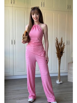 Dilay Gökoğlu Butik Boyundan Bağlamalı Gold Aksesuarlı Asimetrik Pantolon Takım