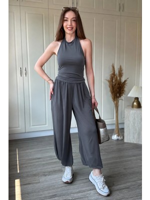 Dilay Gökoğlu Butik Sırt Detaylı Boyundan Bağlamalı Modal Havuç Pantolon Takım