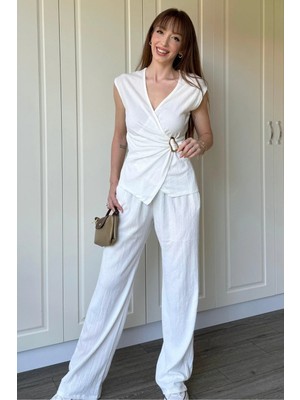 Dilay Gökoğlu Butik Beyaz Tokalı Kruvaze Yaka Takım