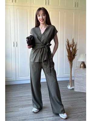Dilay Gökoğlu Butik Tensel Kumaş Önü Bağlamalı Haki Pantolon Bluz Takım