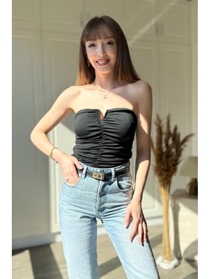 Dilay Gökoğlu Butik Göğüs Detaylı Büzgülü Şık Straplez Siyah Body