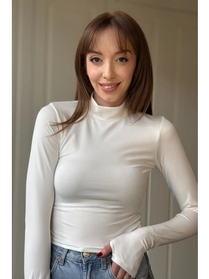 Dilay Gökoğlu Butik Dik Yarım Balıkçı Yaka Modal Kumaş Uzun Kollu Parmak Geçmeli Beyaz Body